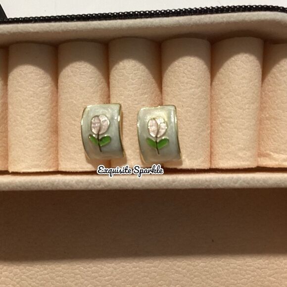 🌷Elegant GoldTone White Ivory Swirl Tulip Painted Earrings - Picture 13 of 16